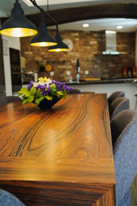 Living room, Decorative detail, Dining area, Meals, Breakfast, kitchen