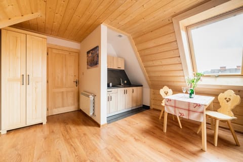 Kitchen or kitchenette, Decorative detail, Dining area, Guests, group of guests, internet, wardrobe