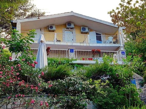 Property building, Day, Garden, View (from property/room), Balcony/Terrace