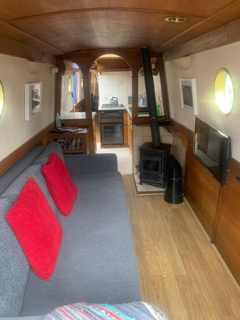Narrowboat stay or Moving Holiday Abingdon On Thames DIFFERENT RATES APPLY ENSURE CORRECT RATE SELECTED Docked boat in South Oxfordshire District