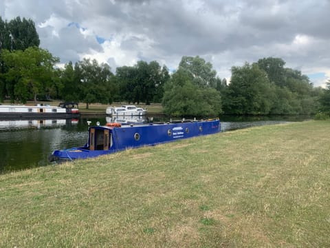 Narrowboat stay or Moving Holiday Abingdon On Thames DIFFERENT RATES APPLY ENSURE CORRECT RATE SELECTED Docked boat in South Oxfordshire District