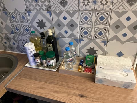 Lounge or bar, Food and drinks