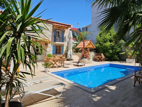 Property building, Patio, Garden, Swimming pool