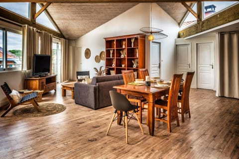 Living room, Dining area, Area and facilities