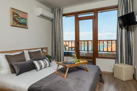 Bed, TV and multimedia, View (from property/room), Bedroom, Sea view, air conditioner