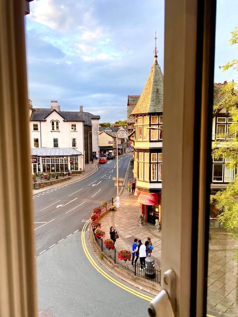 Living room, City view, Street view