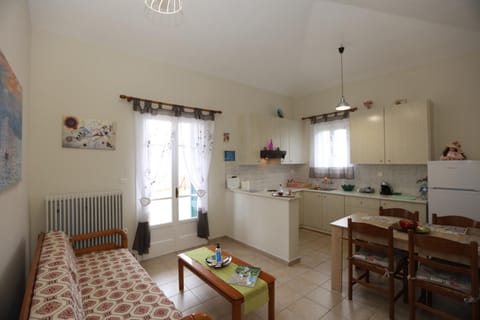 Kitchen or kitchenette, Seating area