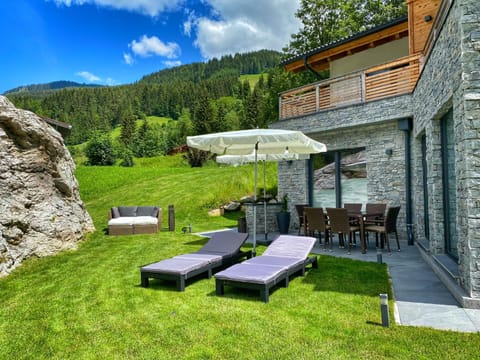 Property building, Garden, Garden, Balcony/Terrace, Balcony/Terrace