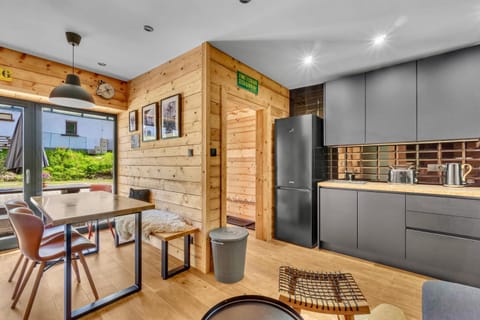 Kitchen or kitchenette, Seating area, Dining area