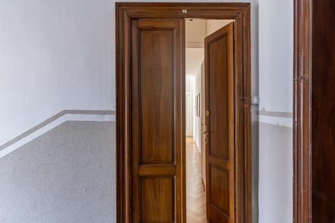 Facade/entrance, Internal: Not applicable to any particular room