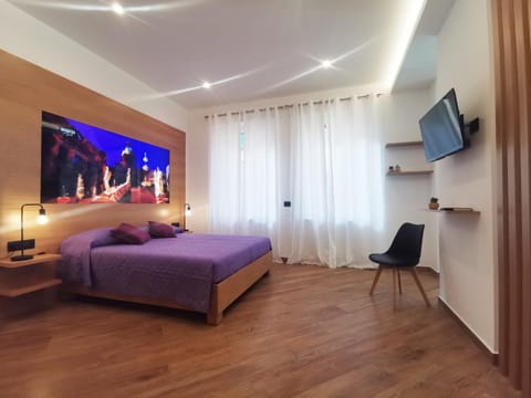 Bed, Photo of the whole room, Decorative detail, Bedroom