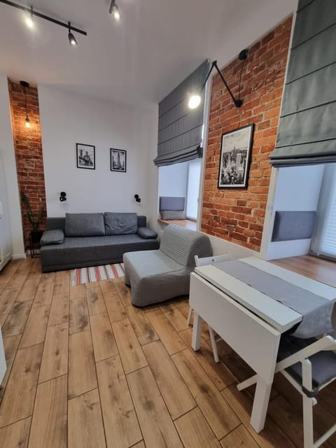 Bed, Living room