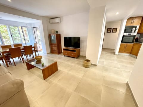 TV and multimedia, Living room, Dining area