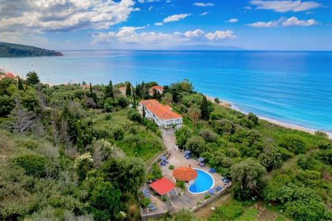 Property building, Nearby landmark, Natural landscape, Bird's eye view, Lounge or bar, Beach, Swimming pool, Location