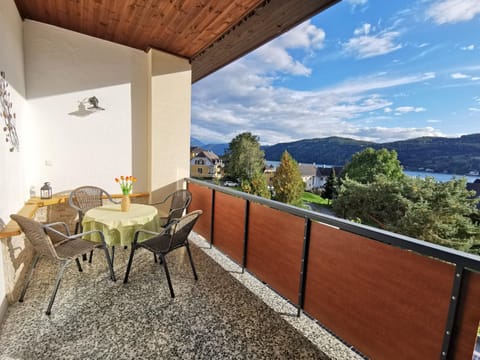 Balcony/Terrace, Lake view, Mountain view