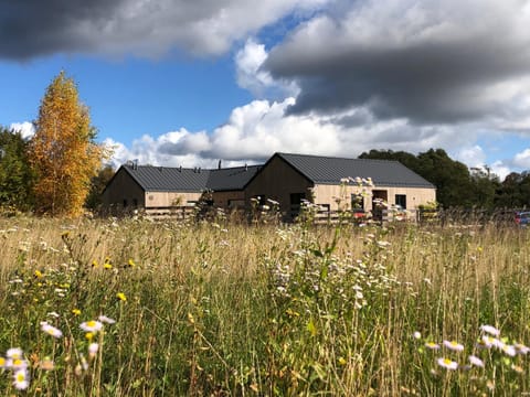Property building, Day, Natural landscape, Garden, Garden view