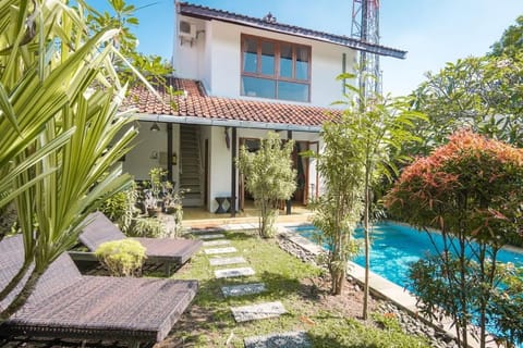 Restaurant/places to eat, Facade/entrance, Neighbourhood, Garden, Decorative detail, Pool view, Swimming pool, Swimming pool, young children, older children, Family