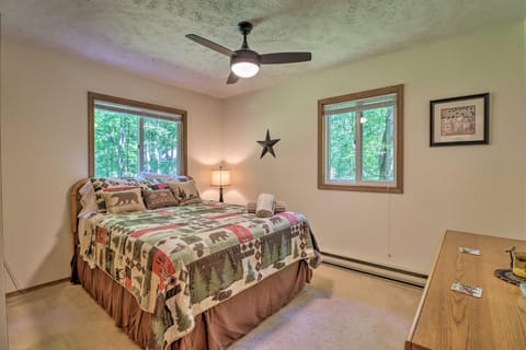 Deck and Resort Amenities Pocono Lake Home House in Coolbaugh Township