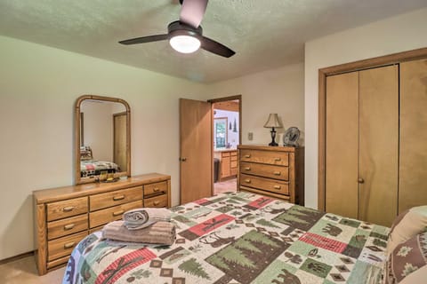 Deck and Resort Amenities Pocono Lake Home House in Coolbaugh Township