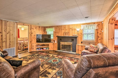 Wolfs River Retreat with Yard and River Access! House in Baldwin