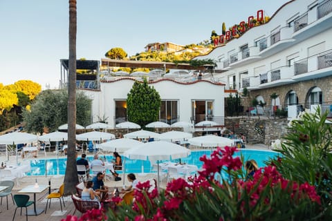 Restaurant/places to eat, Swimming pool