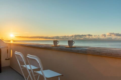 Balcony/Terrace, Sea view, Sunrise