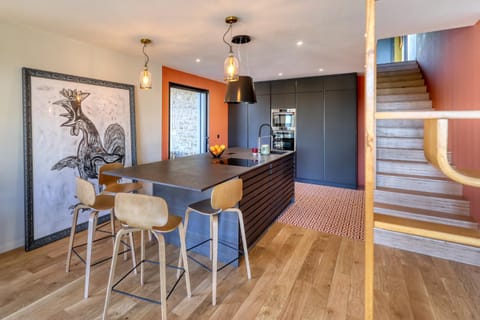 Kitchen or kitchenette, Dining area, pet friendly, stove