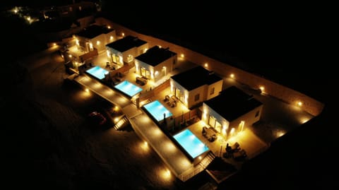 Property building, Bird's eye view, Pool view, Swimming pool