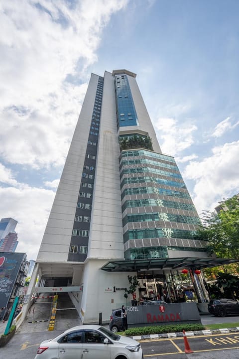 Property building, City view, Location, Parking