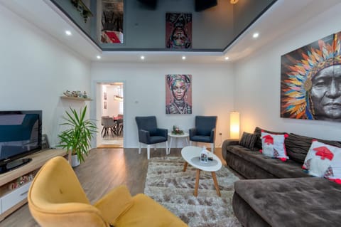 TV and multimedia, Living room, Seating area