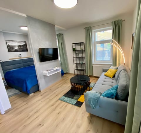 Bathroom, TV and multimedia, Seating area, Bedroom