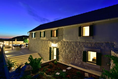 Property building, Facade/entrance, Sunset