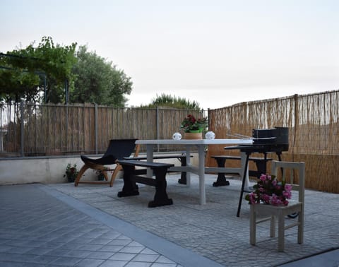 Patio, BBQ facilities