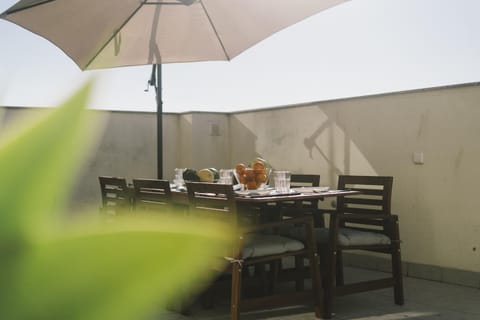 Seating area, Dining area