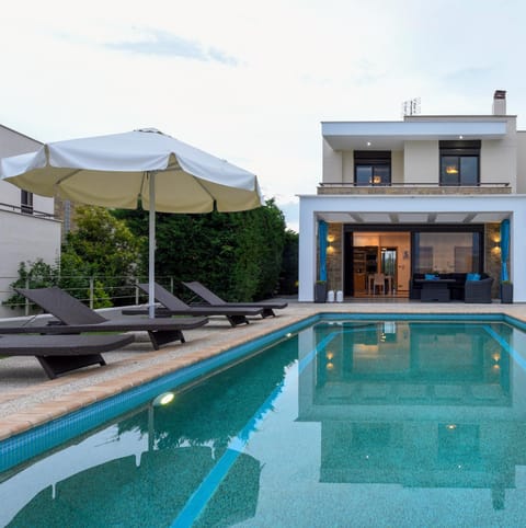 Pool view, Swimming pool