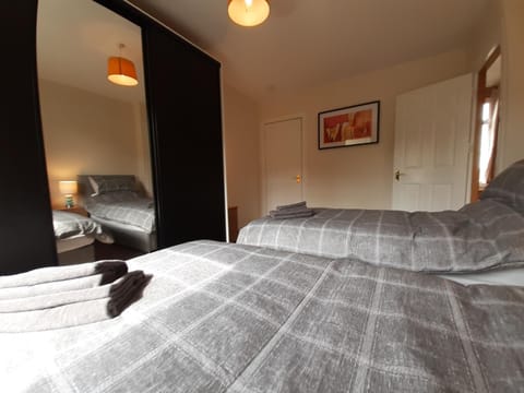 Bed, Photo of the whole room, Bedroom, wardrobe