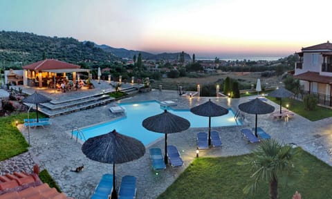 Restaurant/places to eat, Swimming pool