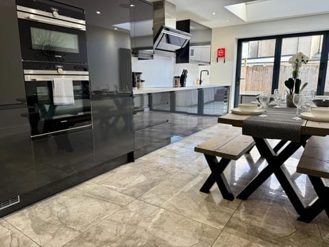 Kitchen or kitchenette, Dining area, dishwasher, oven, stove