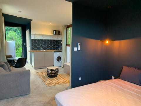 View (from property/room), Kitchen or kitchenette, Photo of the whole room, Garden view, Inner courtyard view, washing machine