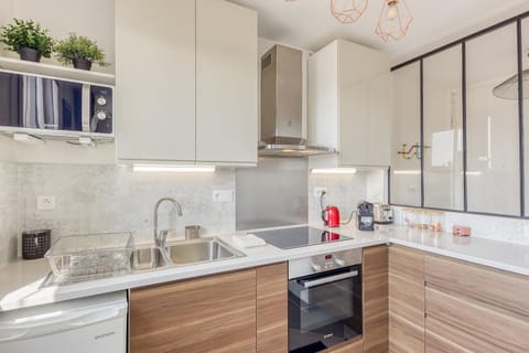 Kitchen or kitchenette, oven, stove