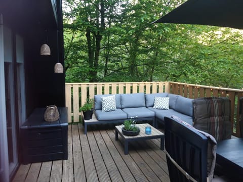 Spring, Day, Natural landscape, Garden, View (from property/room), Balcony/Terrace, Balcony/Terrace, Seating area, Garden view