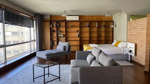 Bed, Living room