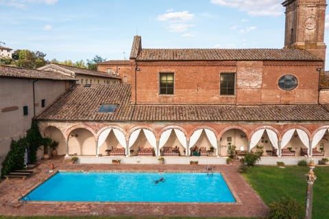 Property building, Restaurant/places to eat, Swimming pool