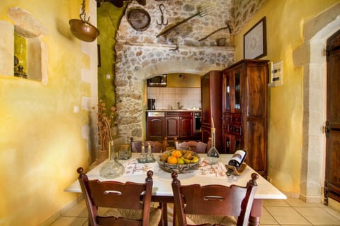Kitchen or kitchenette, Dining area, kitchen