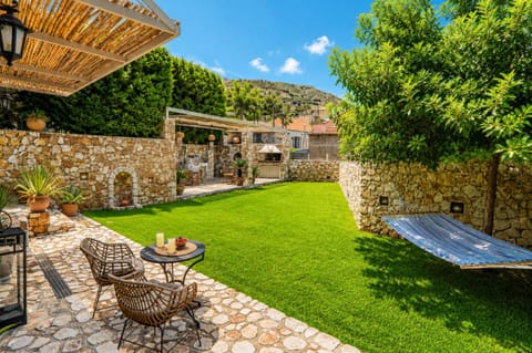 Patio, Day, Summer, BBQ facilities, Garden, Seating area, Garden view, Mountain view, Inner courtyard view, sunbed