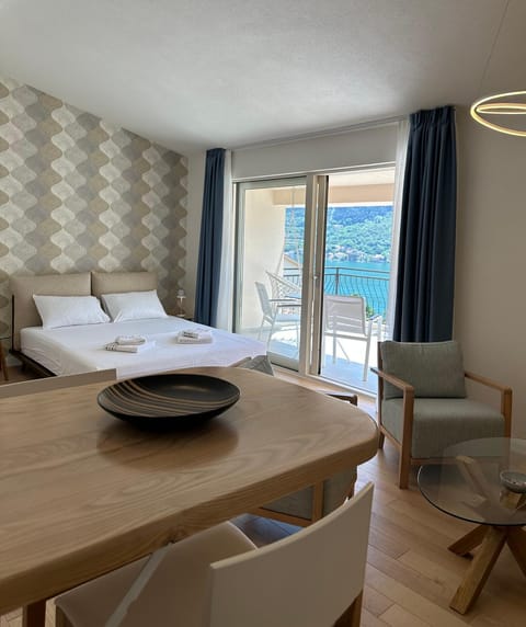 Bed, View (from property/room), Balcony/Terrace, Seating area, Dining area