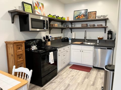 Kitchen or kitchenette, dishwasher, minibar, pet friendly, stove