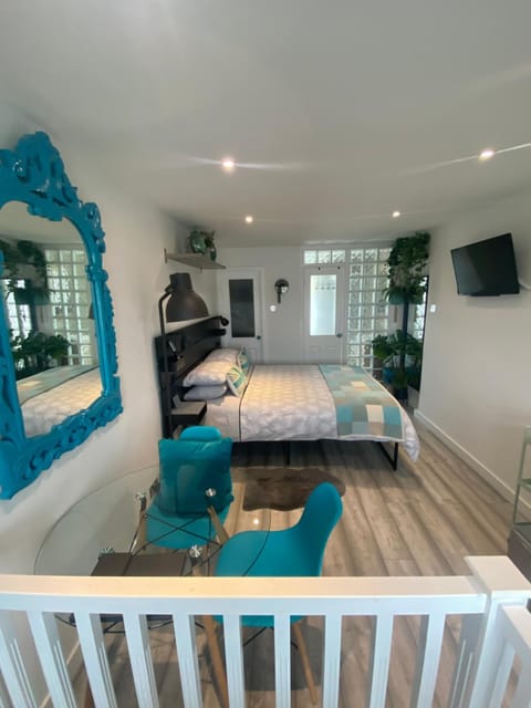 Seating area, Bedroom