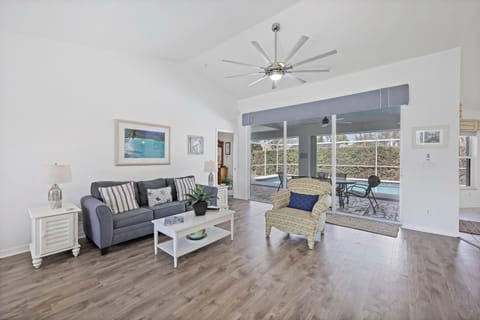 Inviting, quiet home in with pool and steps to beach House in Marco Island