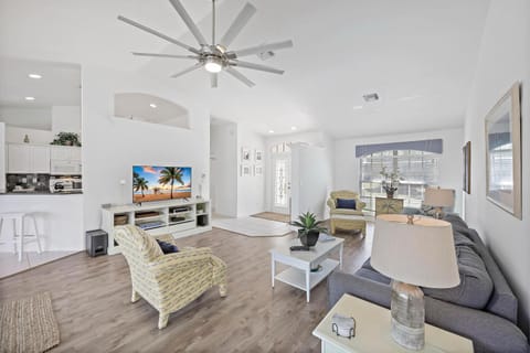 Inviting, quiet home in with pool and steps to beach House in Marco Island